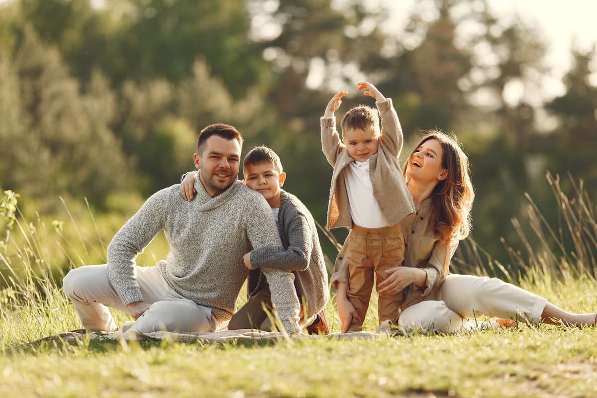 Familia vendedora feliz en Valladolid